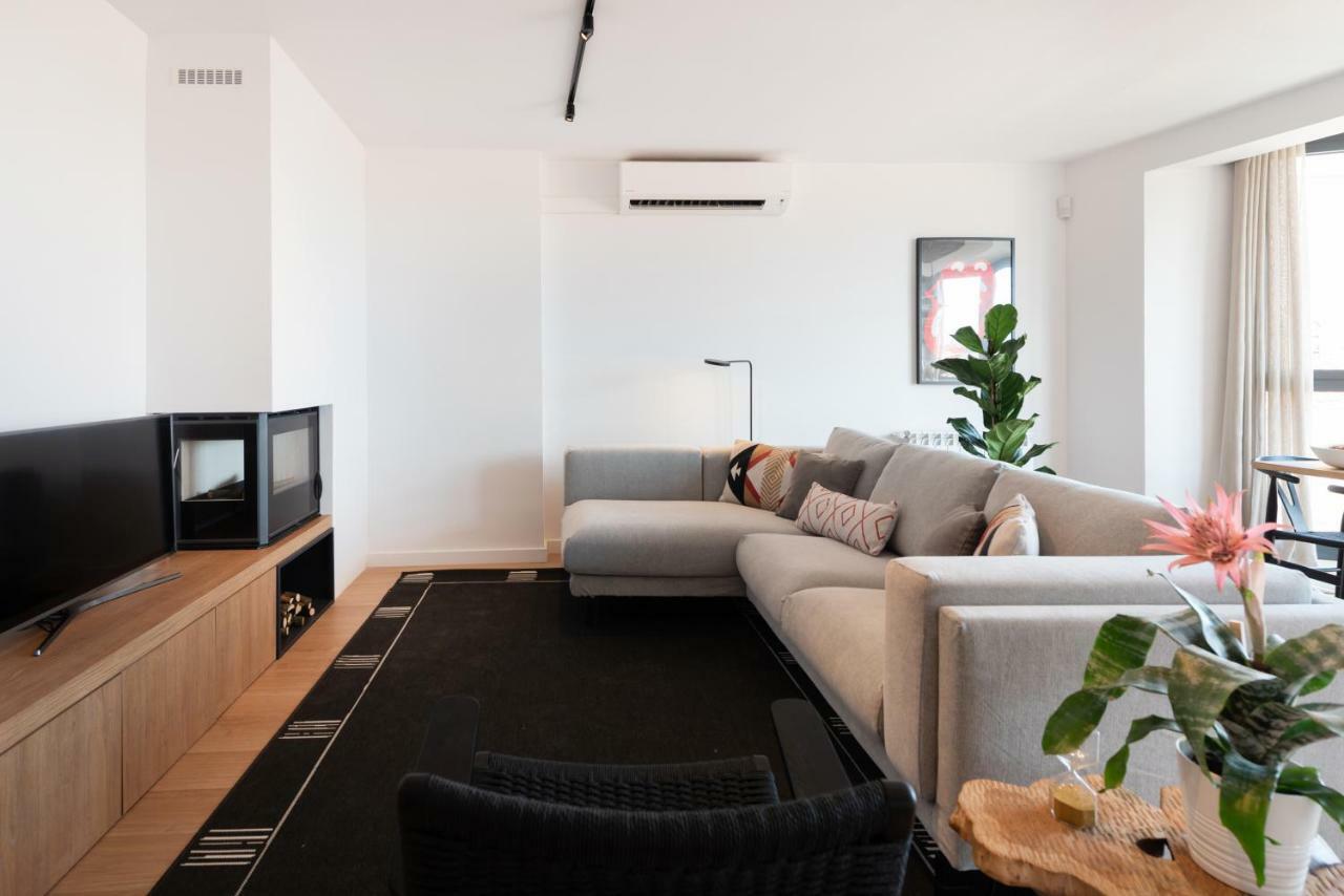 Petit Luxe L'Atic Apartment ตาราสซา ภายนอก รูปภาพ