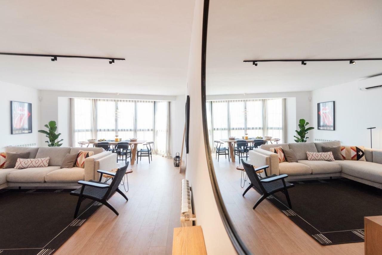 Petit Luxe L'Atic Apartment ตาราสซา ภายนอก รูปภาพ
