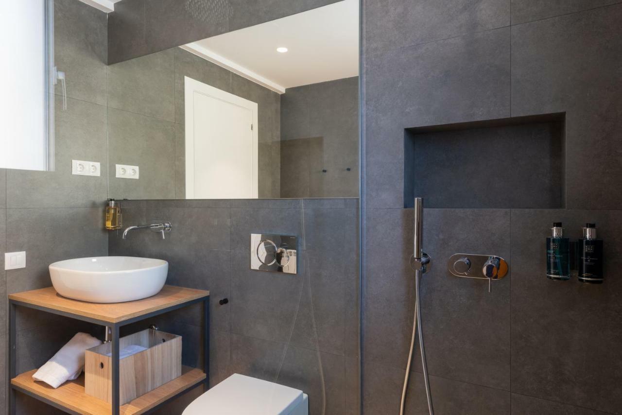 Petit Luxe L'Atic Apartment ตาราสซา ภายนอก รูปภาพ